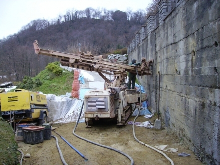 Tiranti sub-orizzontali su muro esistente - GEOPROGRAM di Balduzzi G.